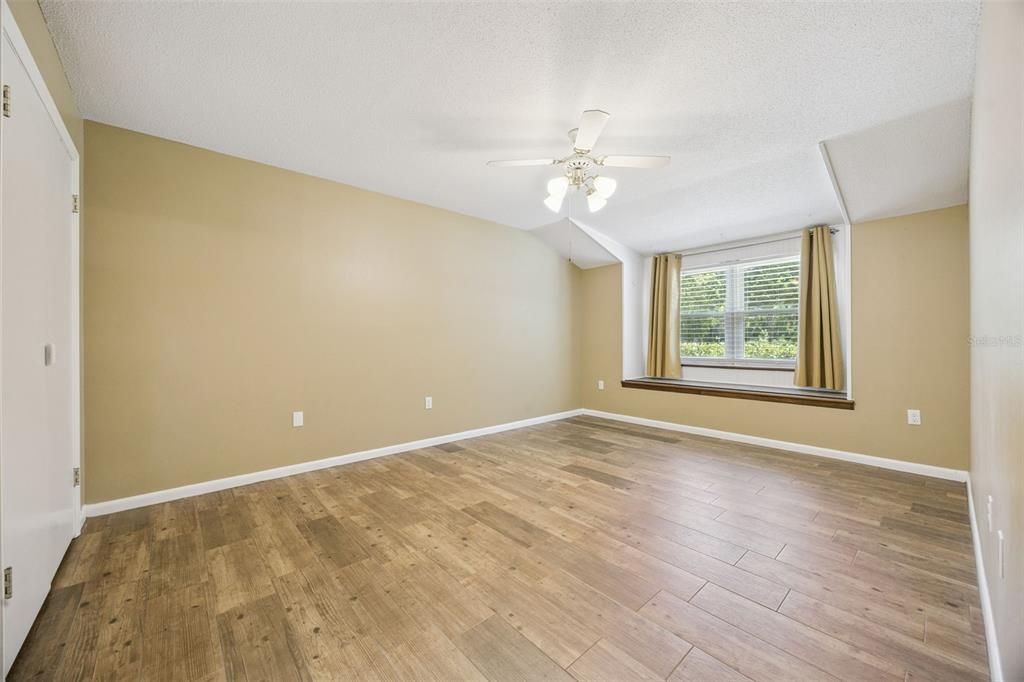 For Sale: $370,000 (3 beds, 2 baths, 1662 Square Feet)