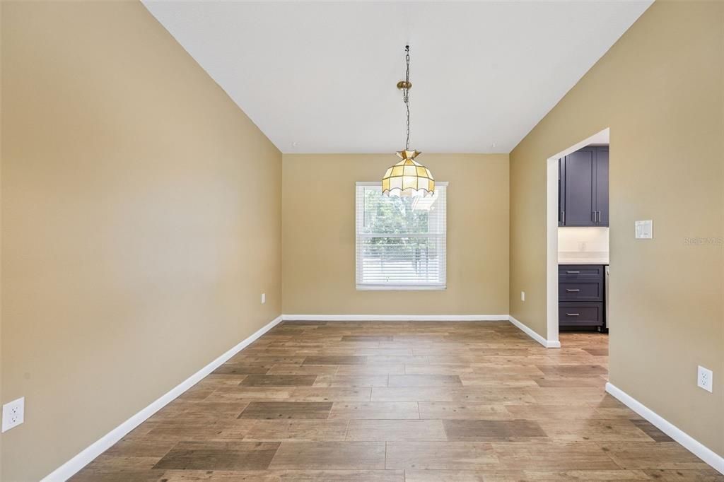 For Sale: $370,000 (3 beds, 2 baths, 1662 Square Feet)