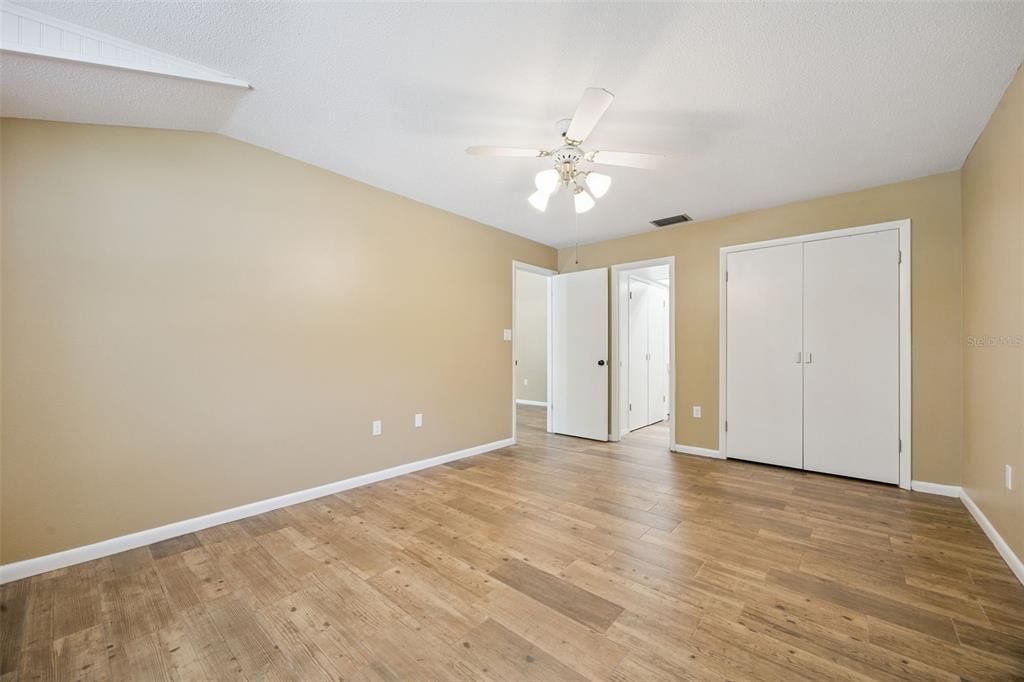 For Sale: $370,000 (3 beds, 2 baths, 1662 Square Feet)