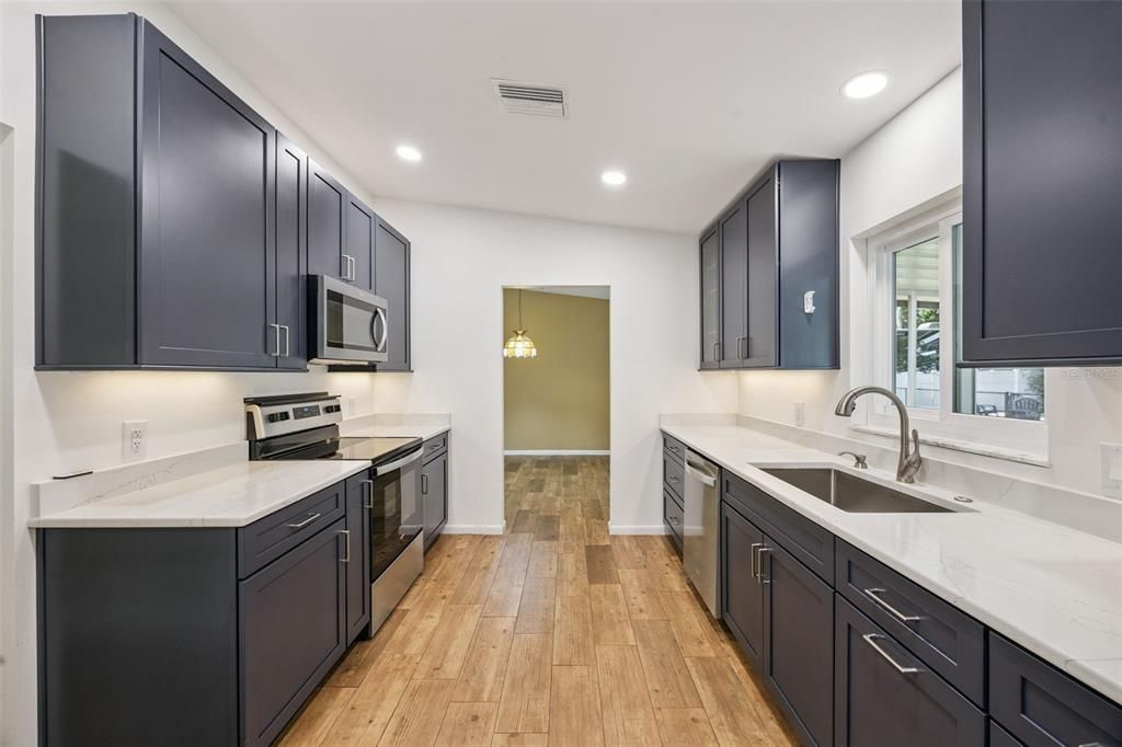 For Sale: $370,000 (3 beds, 2 baths, 1662 Square Feet)