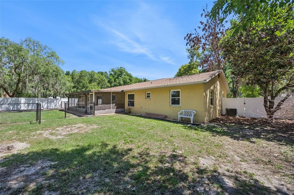 For Sale: $370,000 (3 beds, 2 baths, 1662 Square Feet)