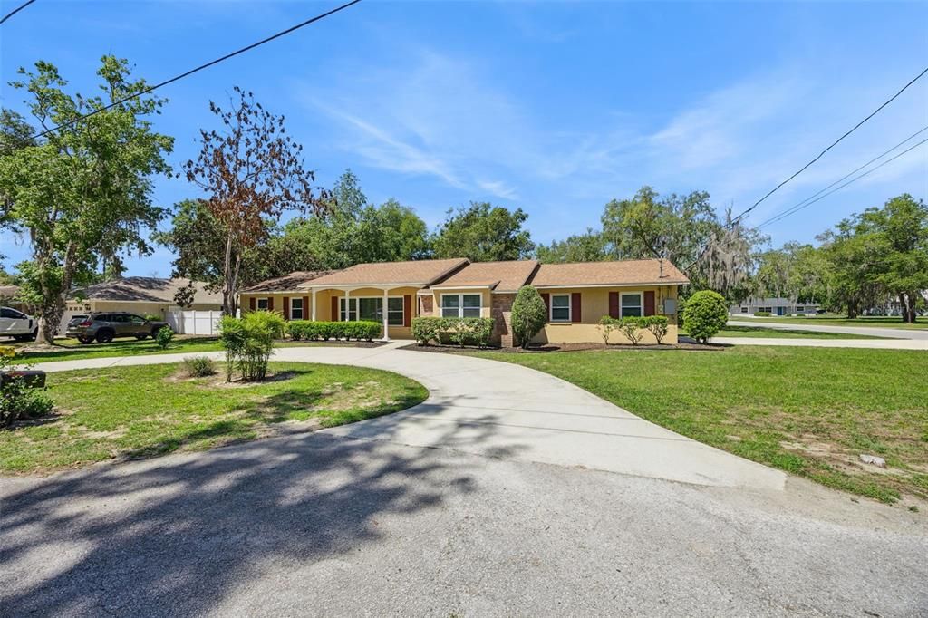 For Sale: $370,000 (3 beds, 2 baths, 1662 Square Feet)