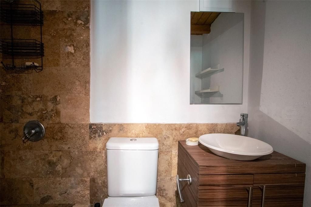 В аренду: $1,700 (1 спален, 1 ванн, 400 Квадратных фут)