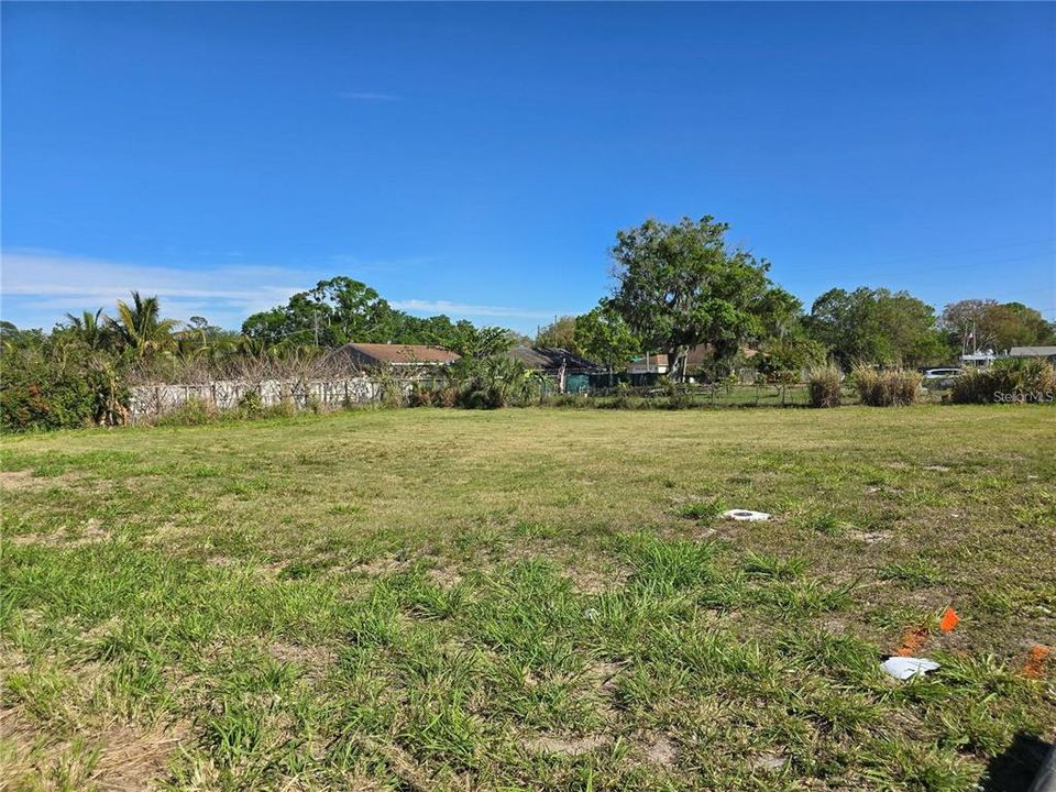 На продажу: $300,000 (0.12 acres)