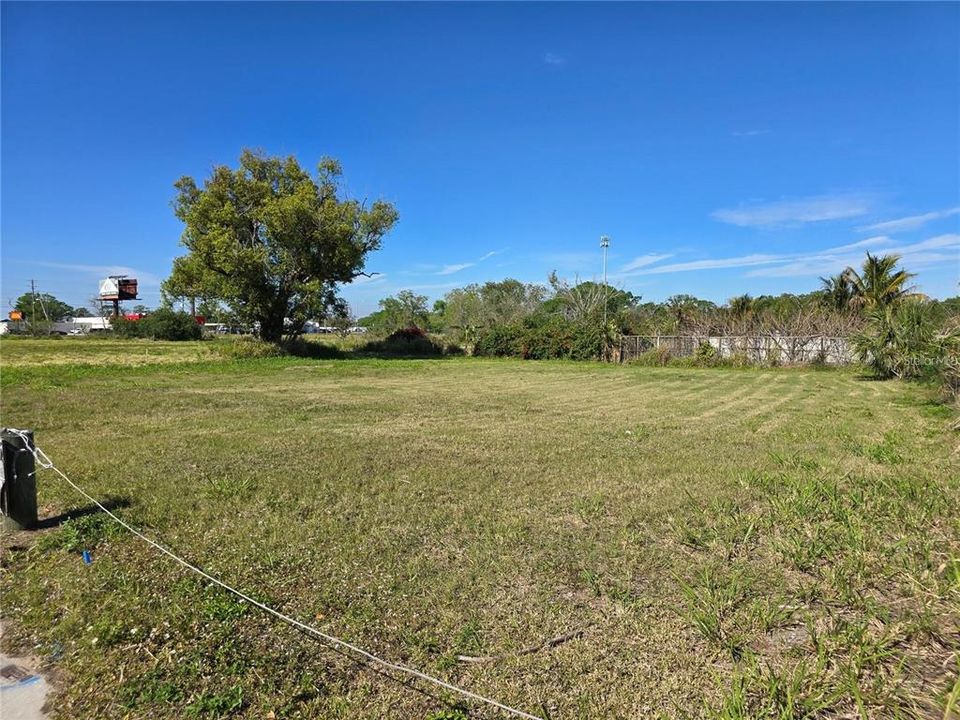 На продажу: $300,000 (0.12 acres)