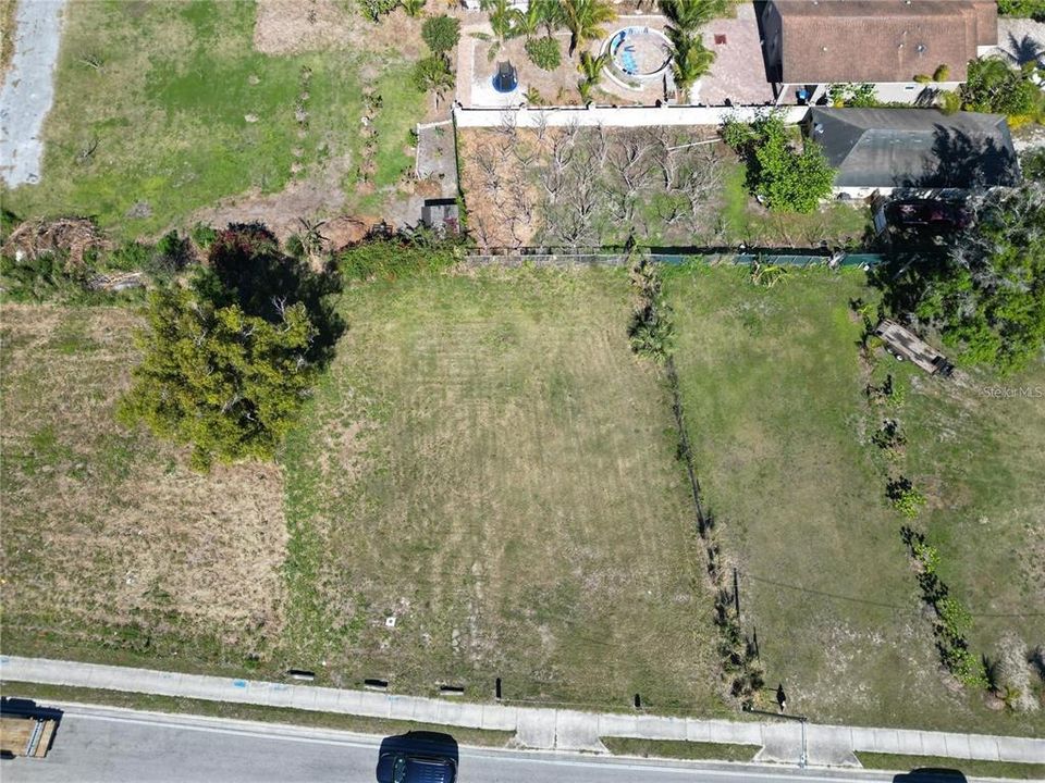 На продажу: $300,000 (0.12 acres)