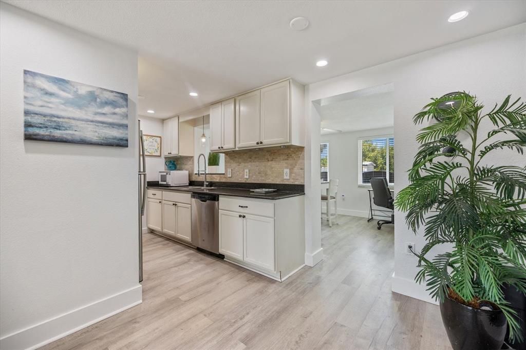 Activo con contrato: $215,000 (2 camas, 1 baños, 957 Pies cuadrados)