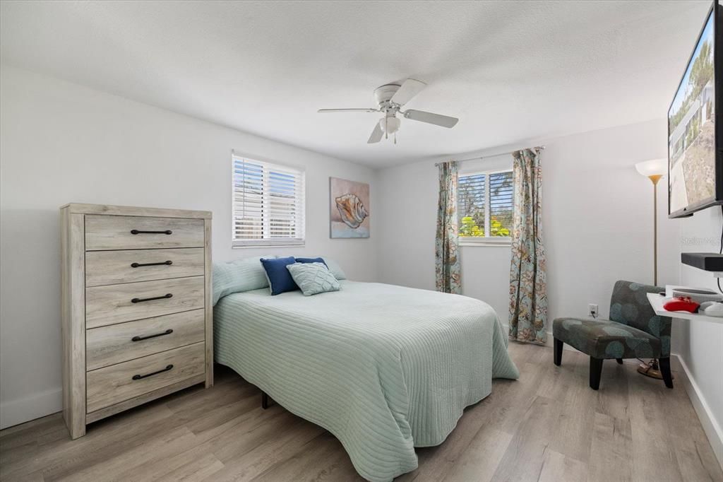 Activo con contrato: $215,000 (2 camas, 1 baños, 957 Pies cuadrados)