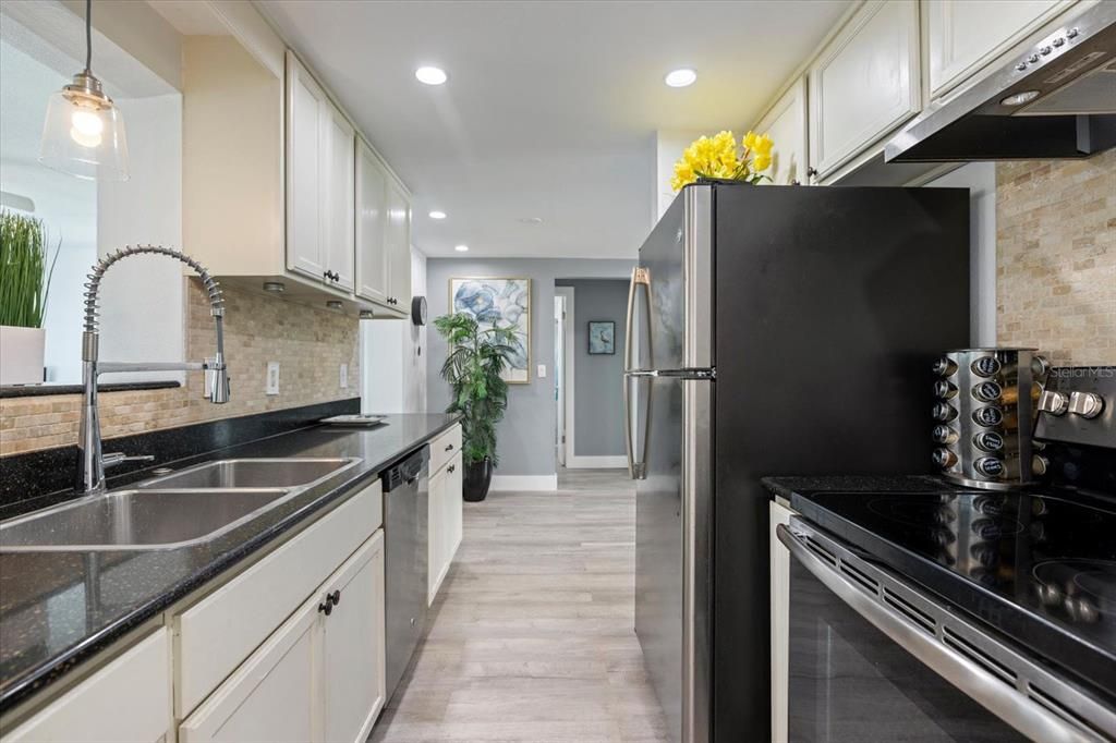 Activo con contrato: $215,000 (2 camas, 1 baños, 957 Pies cuadrados)