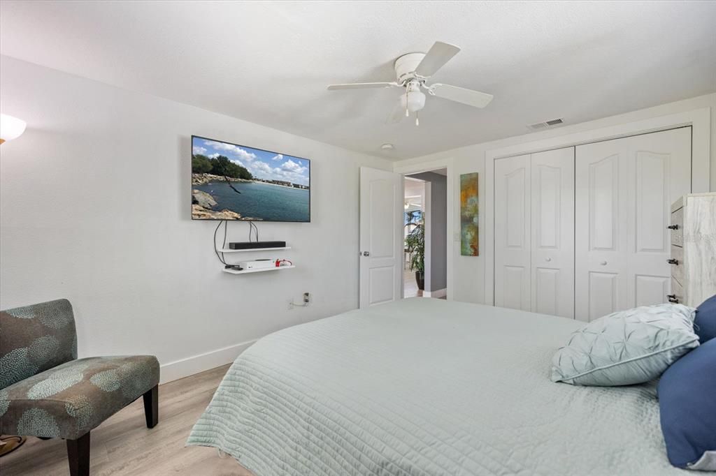 Activo con contrato: $215,000 (2 camas, 1 baños, 957 Pies cuadrados)