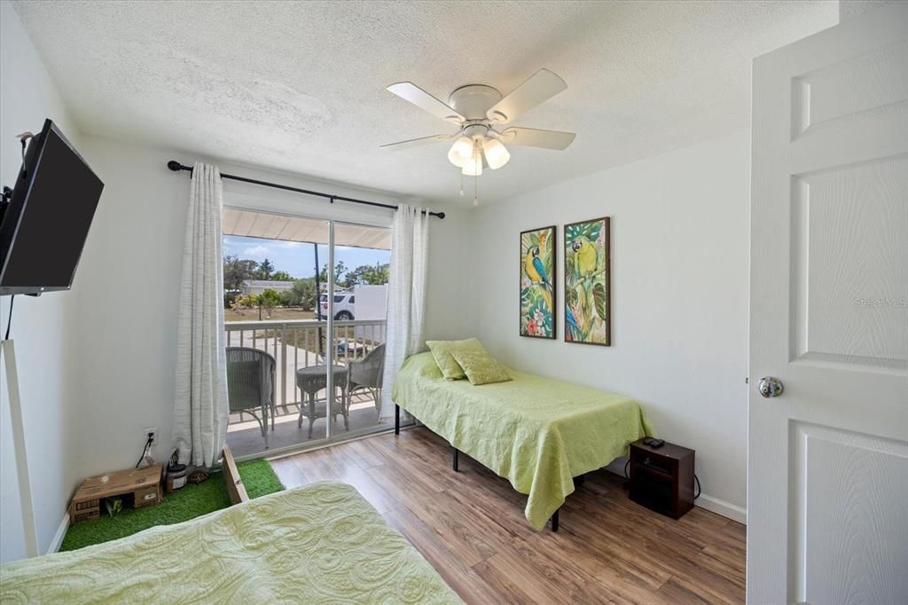 Activo con contrato: $215,000 (2 camas, 1 baños, 957 Pies cuadrados)