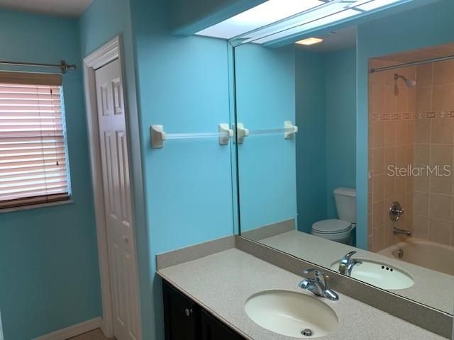 En Venta: $600,000 (4 camas, 2 baños, 2651 Pies cuadrados)