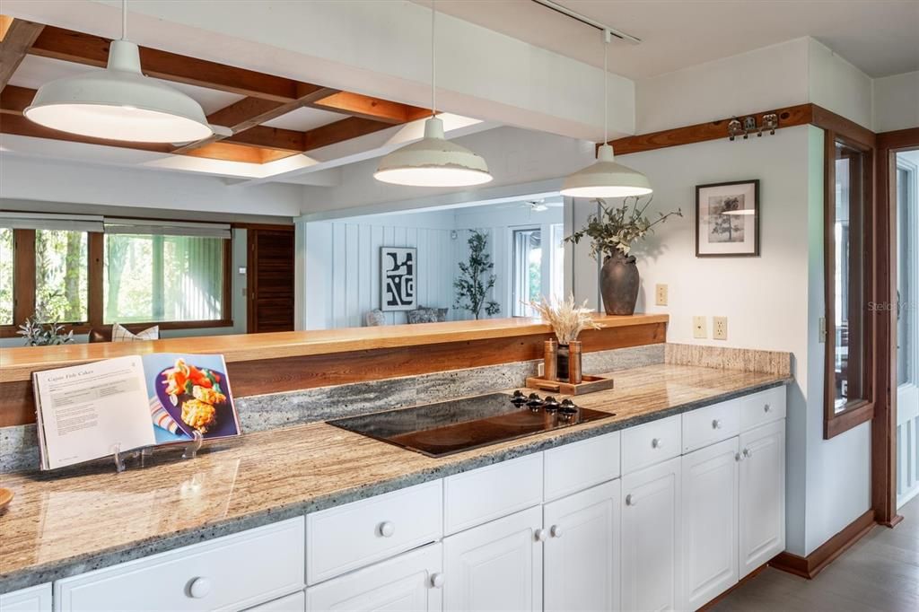 For Sale: $935,000 (3 beds, 2 baths, 2556 Square Feet)