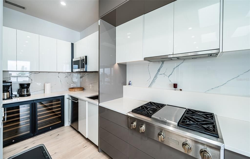 For Sale: $2,490,000 (3 beds, 2 baths, 2301 Square Feet)