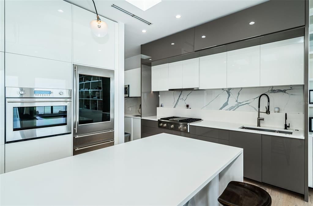 For Sale: $2,490,000 (3 beds, 2 baths, 2301 Square Feet)