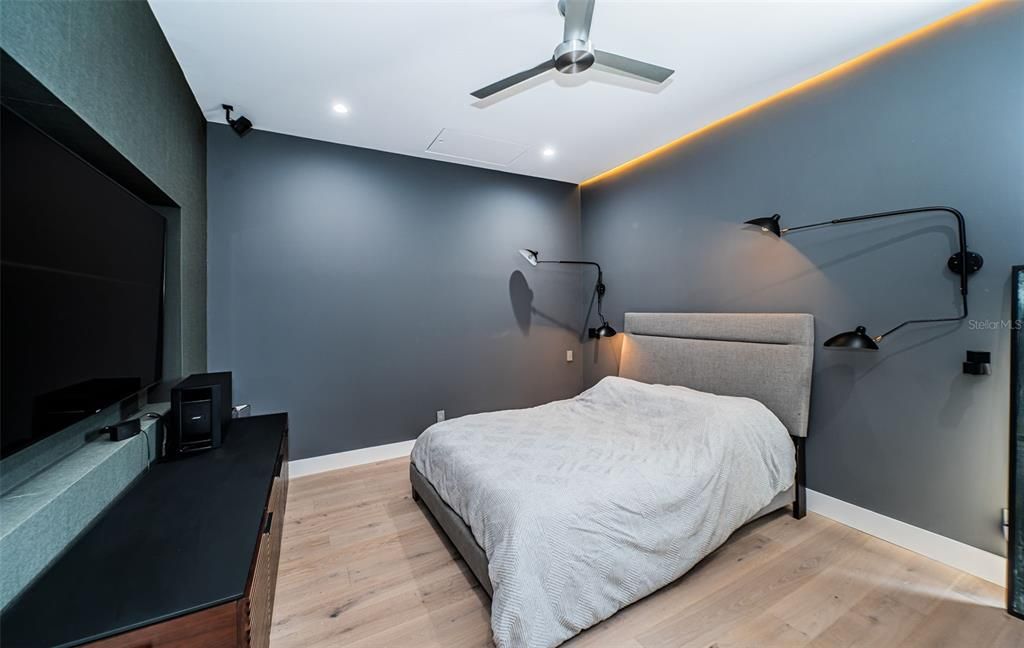 For Sale: $2,490,000 (3 beds, 2 baths, 2301 Square Feet)