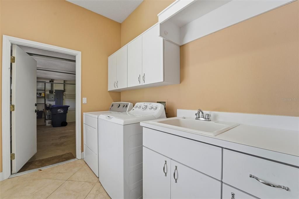 合同活跃: $894,000 (3 贝兹, 3 浴室, 3116 平方英尺)