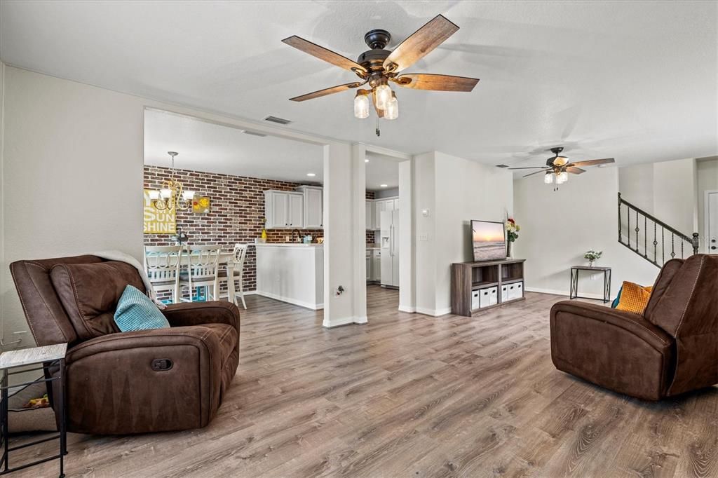 Active With Contract: $425,000 (3 beds, 2 baths, 1834 Square Feet)