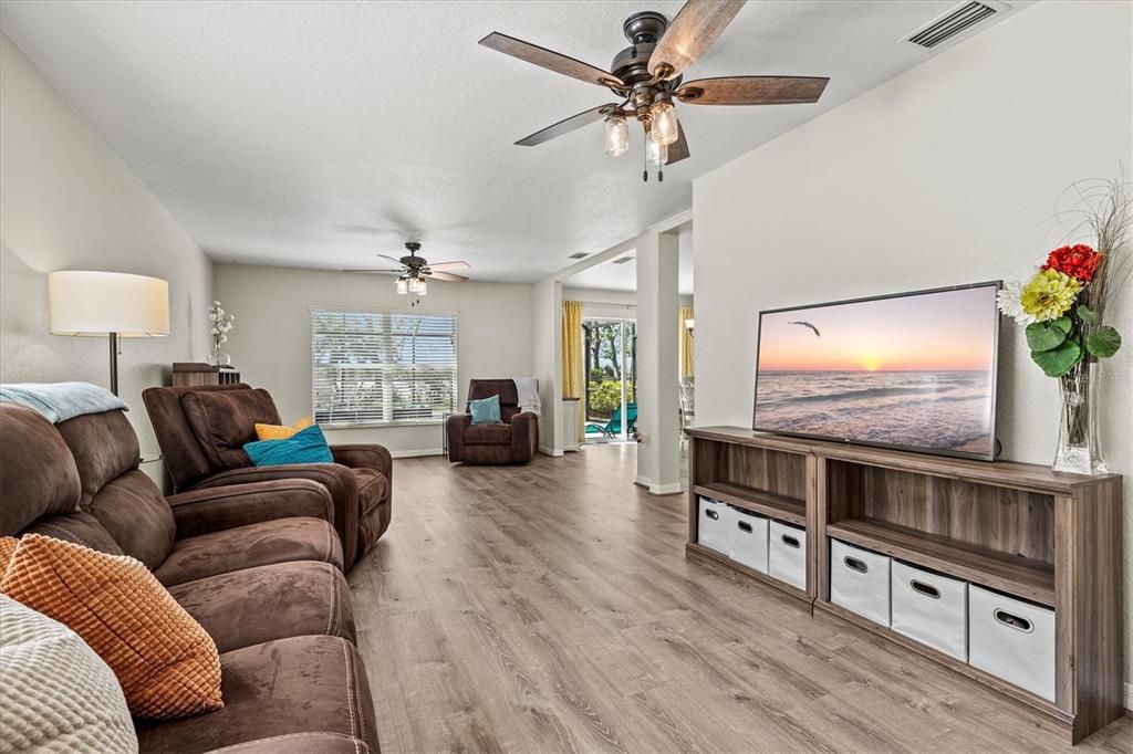 Active With Contract: $425,000 (3 beds, 2 baths, 1834 Square Feet)