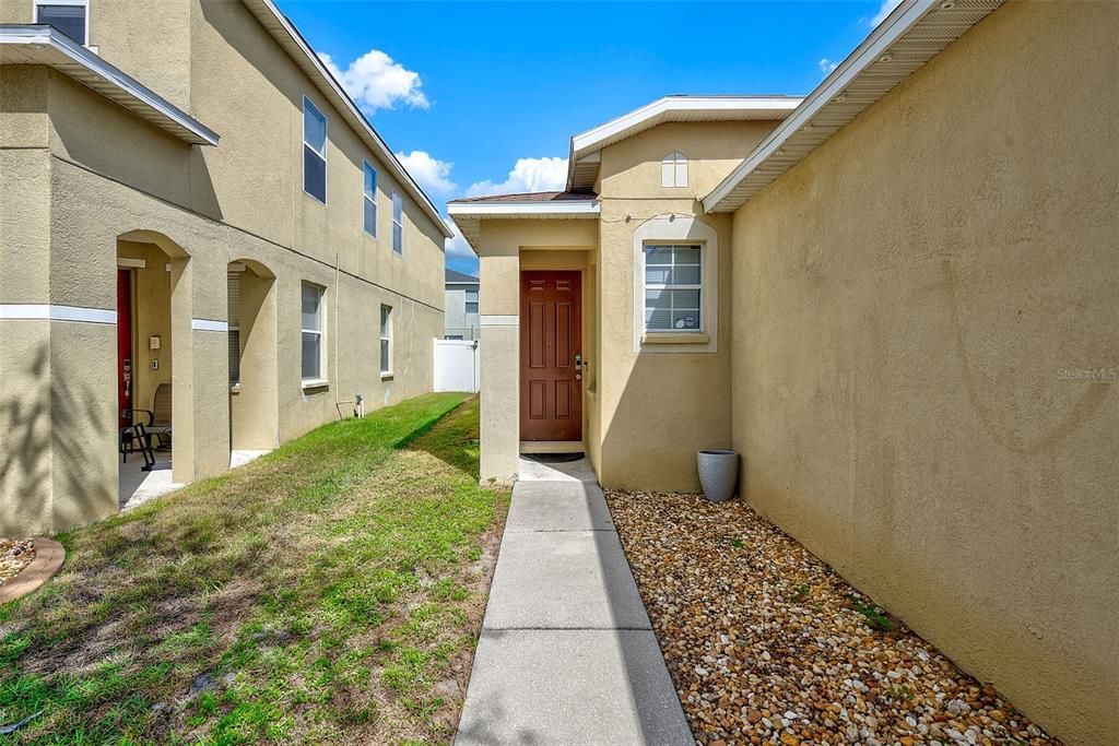 For Sale: $300,000 (3 beds, 2 baths, 1290 Square Feet)