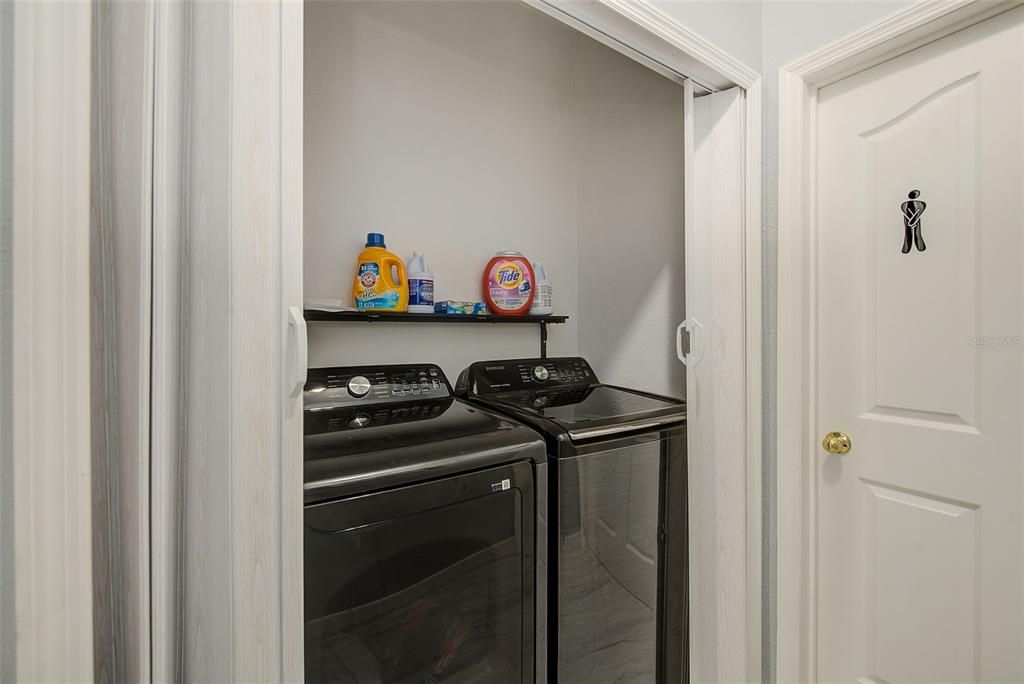For Sale: $300,000 (3 beds, 2 baths, 1290 Square Feet)