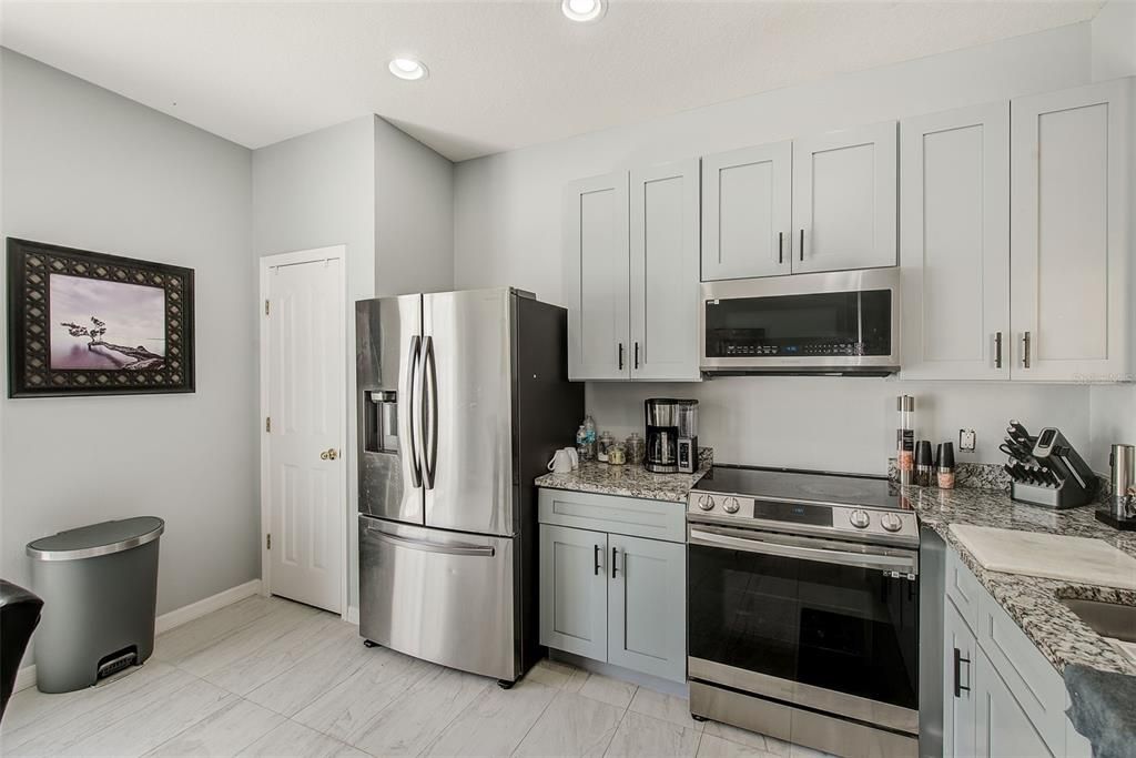 For Sale: $300,000 (3 beds, 2 baths, 1290 Square Feet)