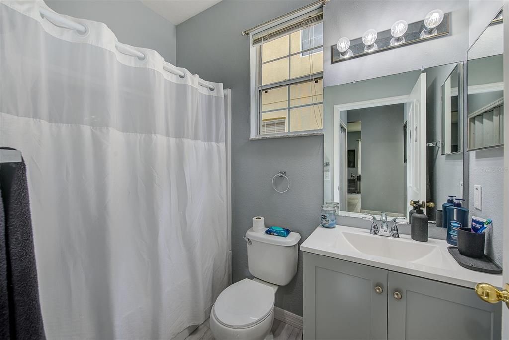 For Sale: $300,000 (3 beds, 2 baths, 1290 Square Feet)