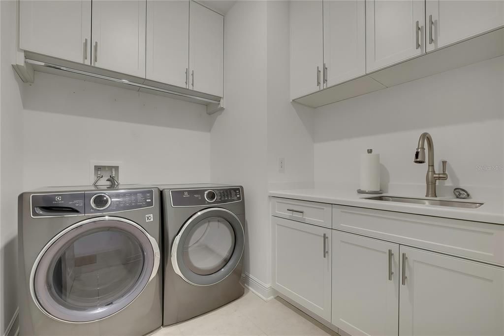 For Sale: $459,900 (3 beds, 2 baths, 2342 Square Feet)