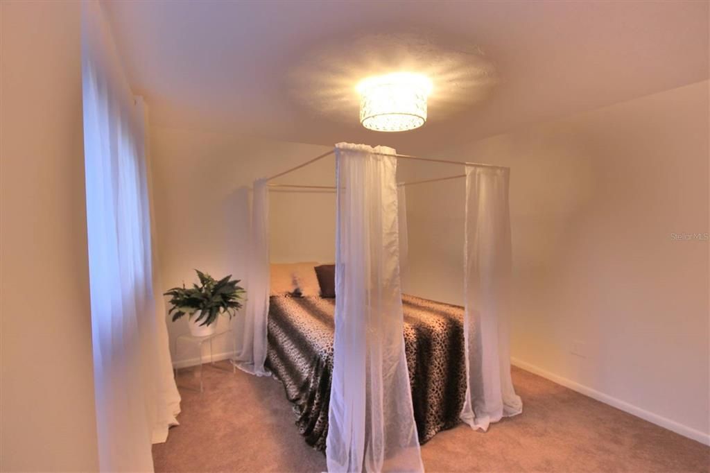 For Sale: $160,000 (3 beds, 2 baths, 1290 Square Feet)