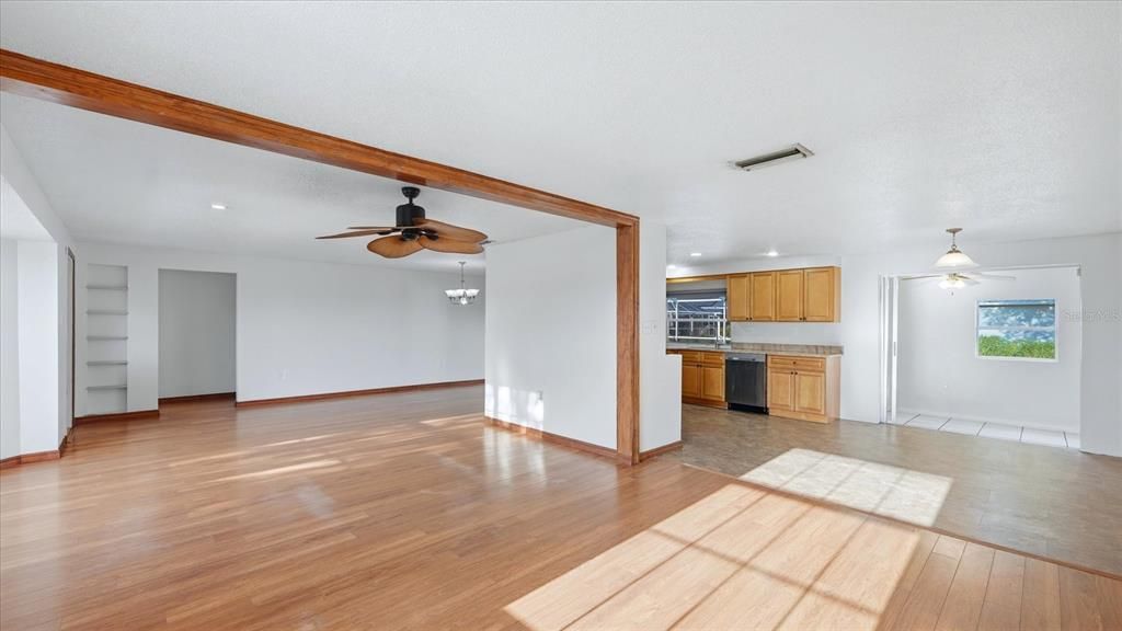 Activo con contrato: $299,900 (3 camas, 2 baños, 1728 Pies cuadrados)