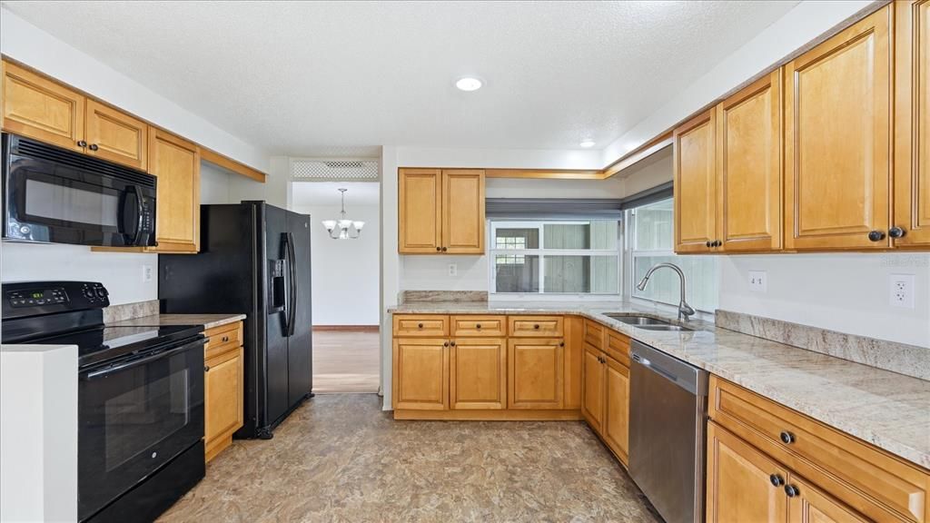 Activo con contrato: $299,900 (3 camas, 2 baños, 1728 Pies cuadrados)