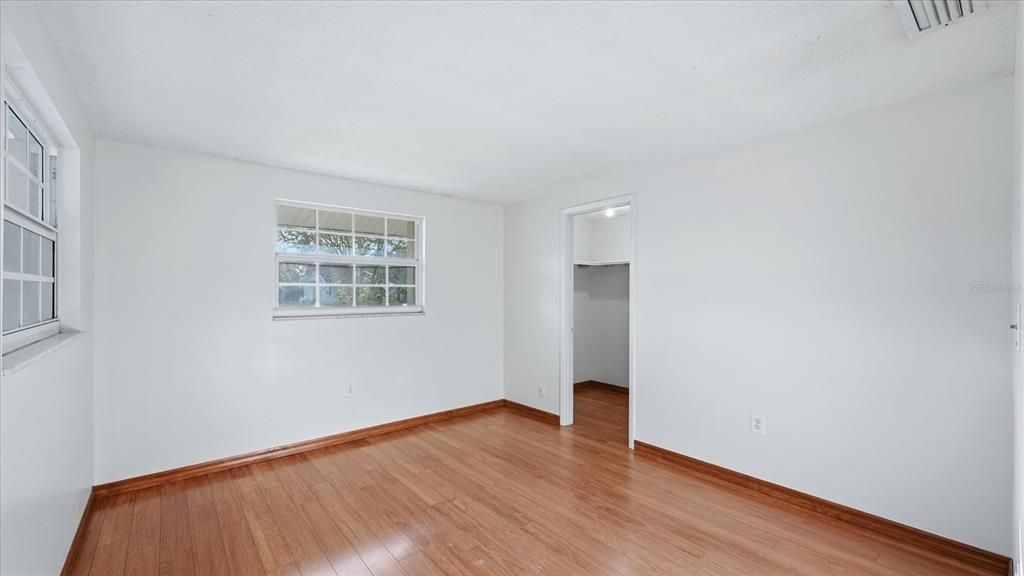 Activo con contrato: $299,900 (3 camas, 2 baños, 1728 Pies cuadrados)