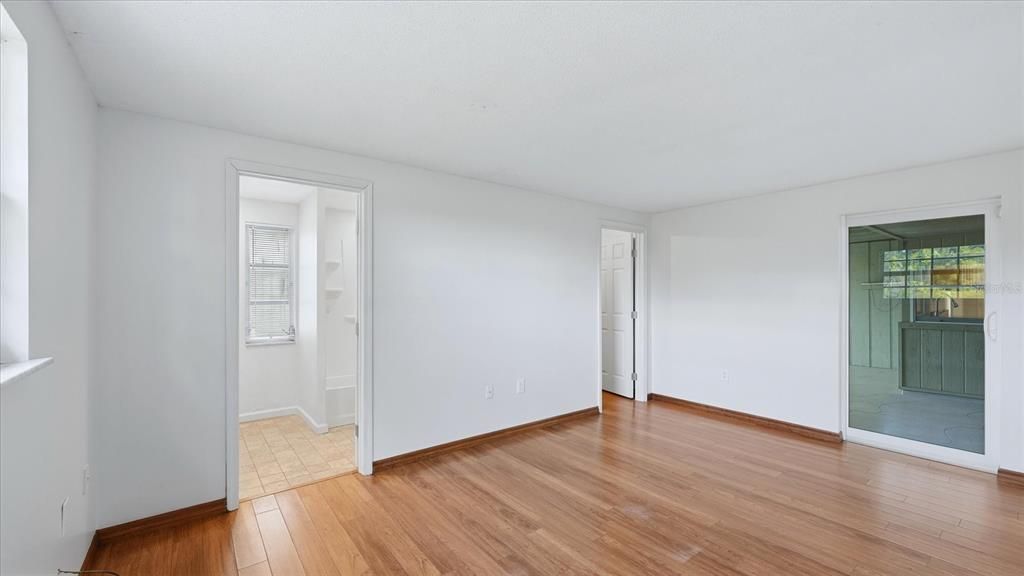 Activo con contrato: $299,900 (3 camas, 2 baños, 1728 Pies cuadrados)