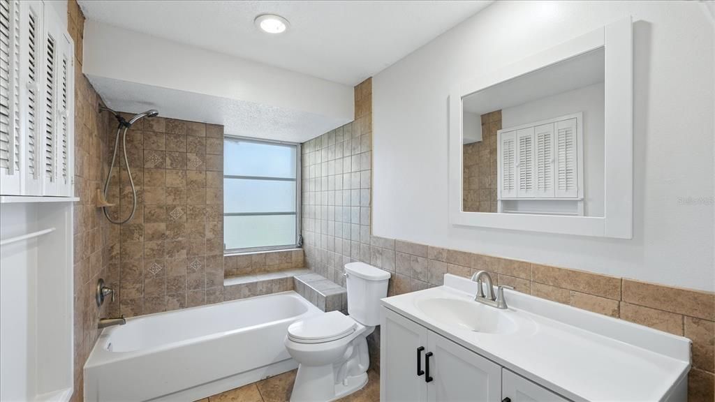 Activo con contrato: $299,900 (3 camas, 2 baños, 1728 Pies cuadrados)