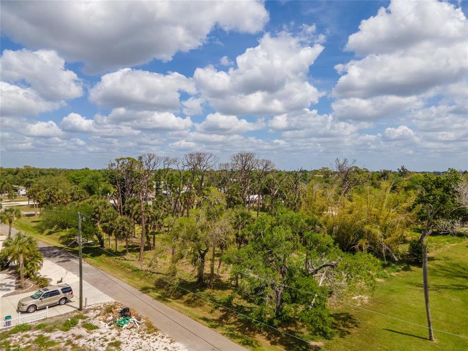 На продажу: $325,000 (1.31 acres)