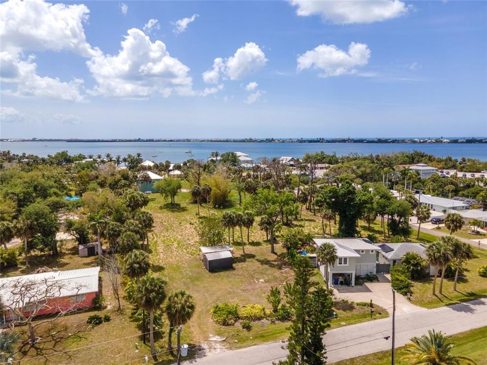En Venta: $325,000 (1.31 acres)