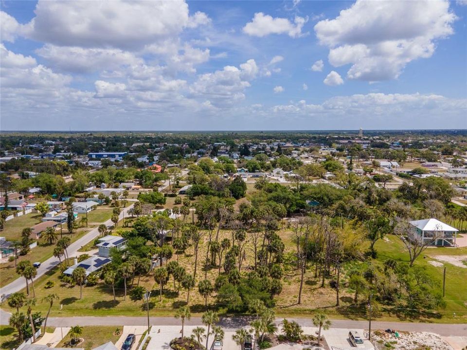 На продажу: $325,000 (1.31 acres)