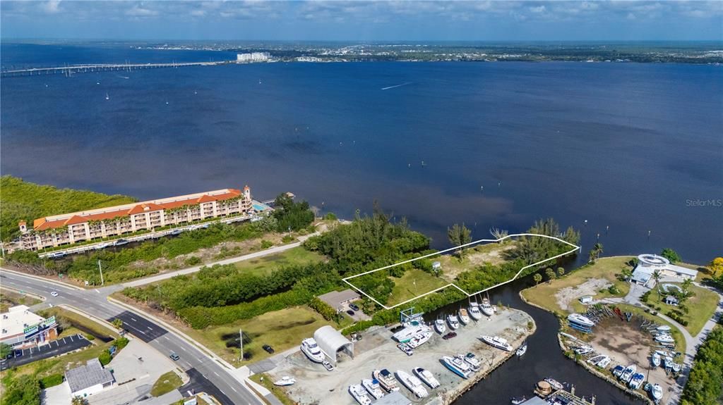 待售: $1,500,000 (1.30 acres)