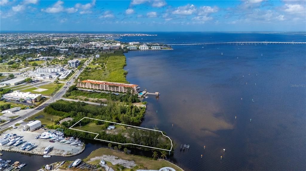 待售: $1,500,000 (1.30 acres)