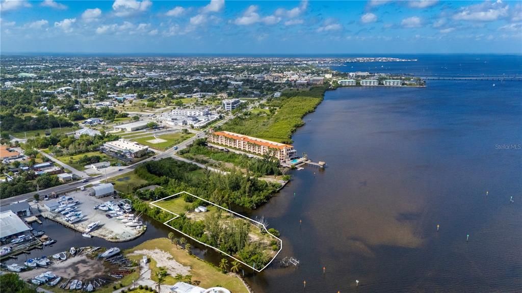 待售: $1,500,000 (1.30 acres)