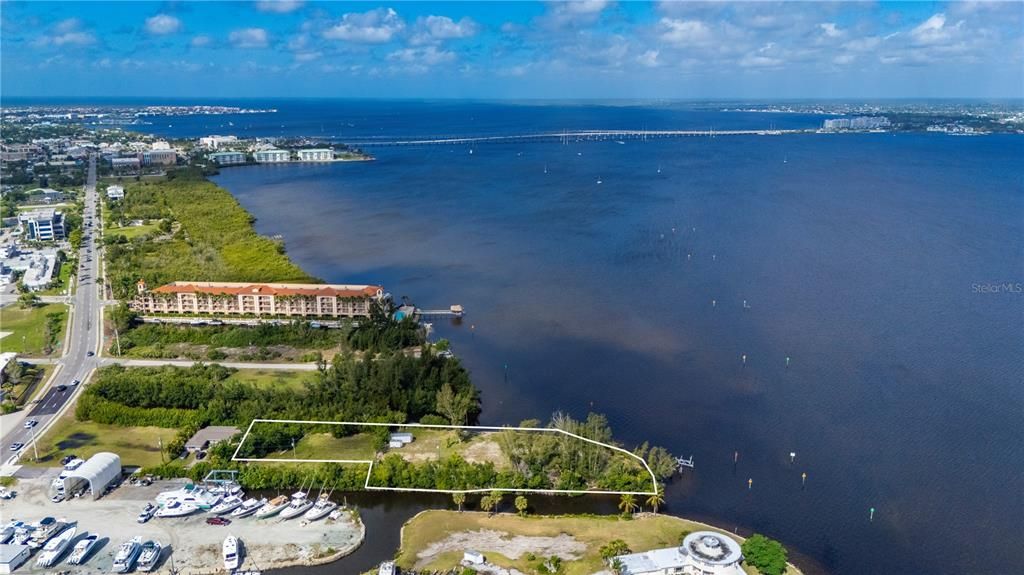 待售: $1,500,000 (1.30 acres)