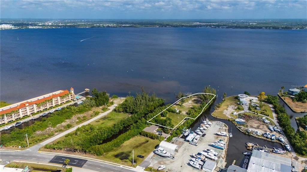 待售: $1,500,000 (1.30 acres)