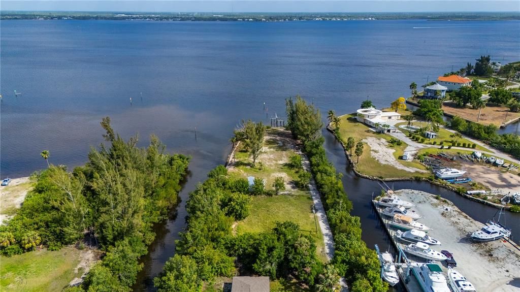 待售: $1,500,000 (1.30 acres)