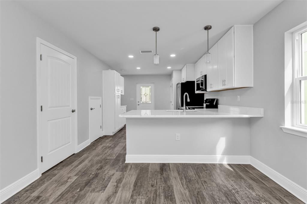 待售: $599,999 (6 贝兹, 0 浴室, 2688 平方英尺)