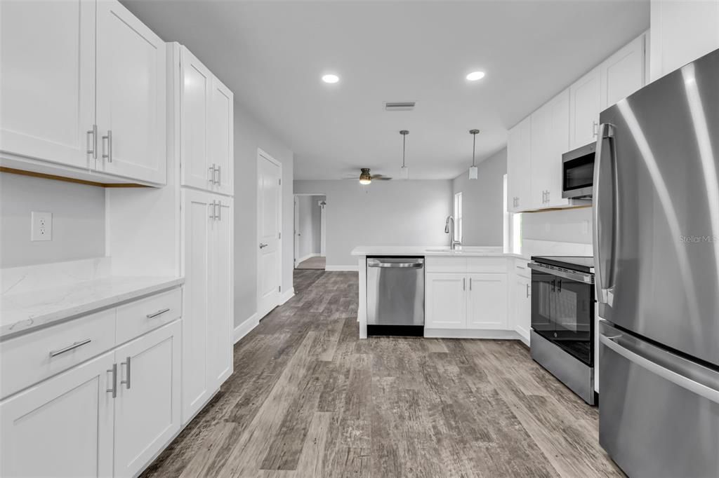 待售: $599,999 (6 贝兹, 0 浴室, 2688 平方英尺)