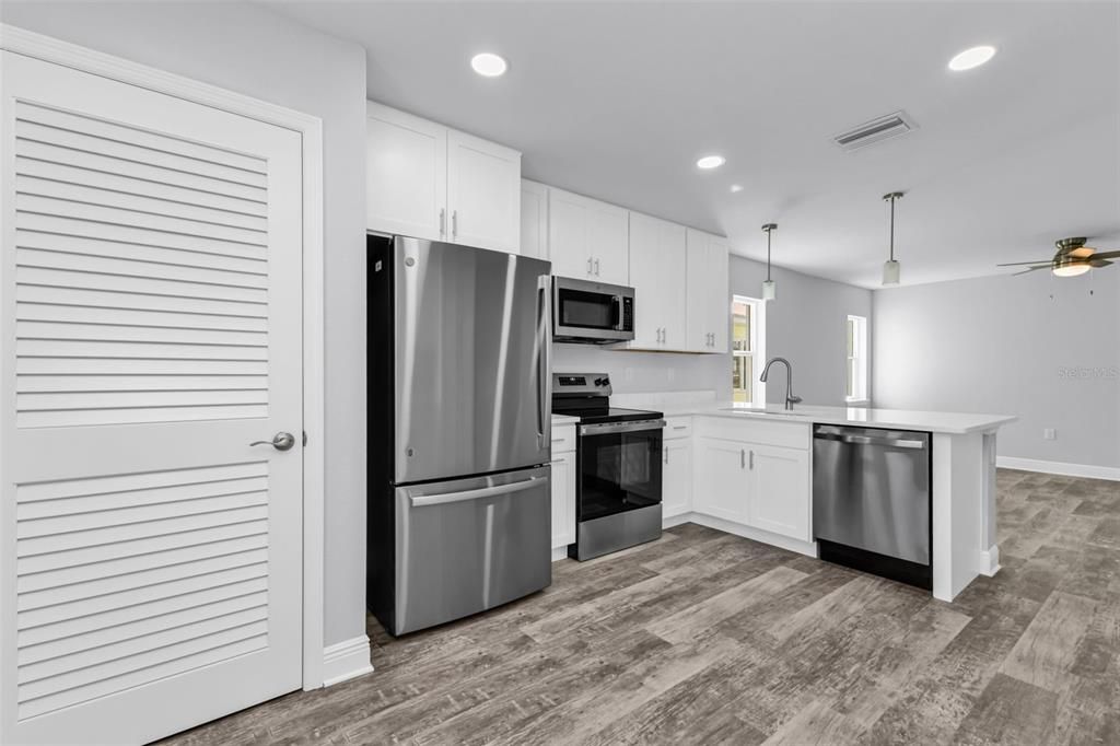 待售: $599,999 (6 贝兹, 0 浴室, 2688 平方英尺)