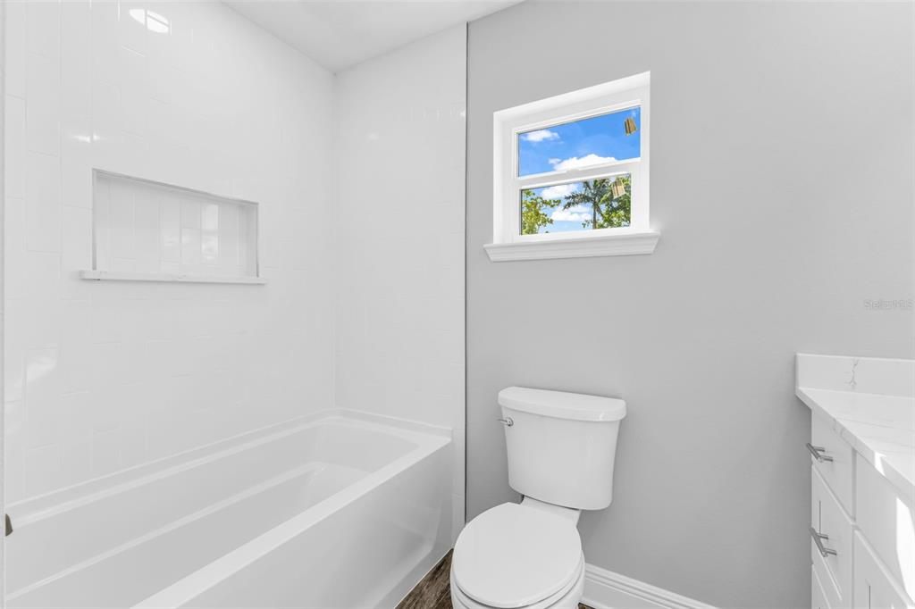 待售: $599,999 (6 贝兹, 0 浴室, 2688 平方英尺)