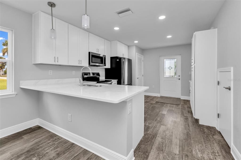 待售: $599,999 (6 贝兹, 0 浴室, 2688 平方英尺)