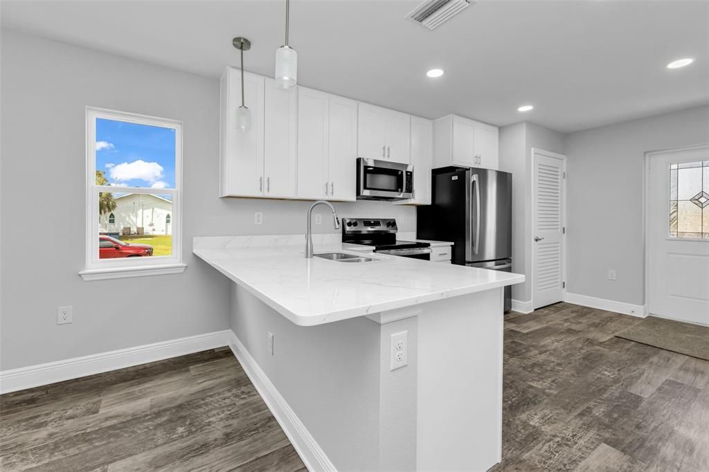 待售: $599,999 (6 贝兹, 0 浴室, 2688 平方英尺)