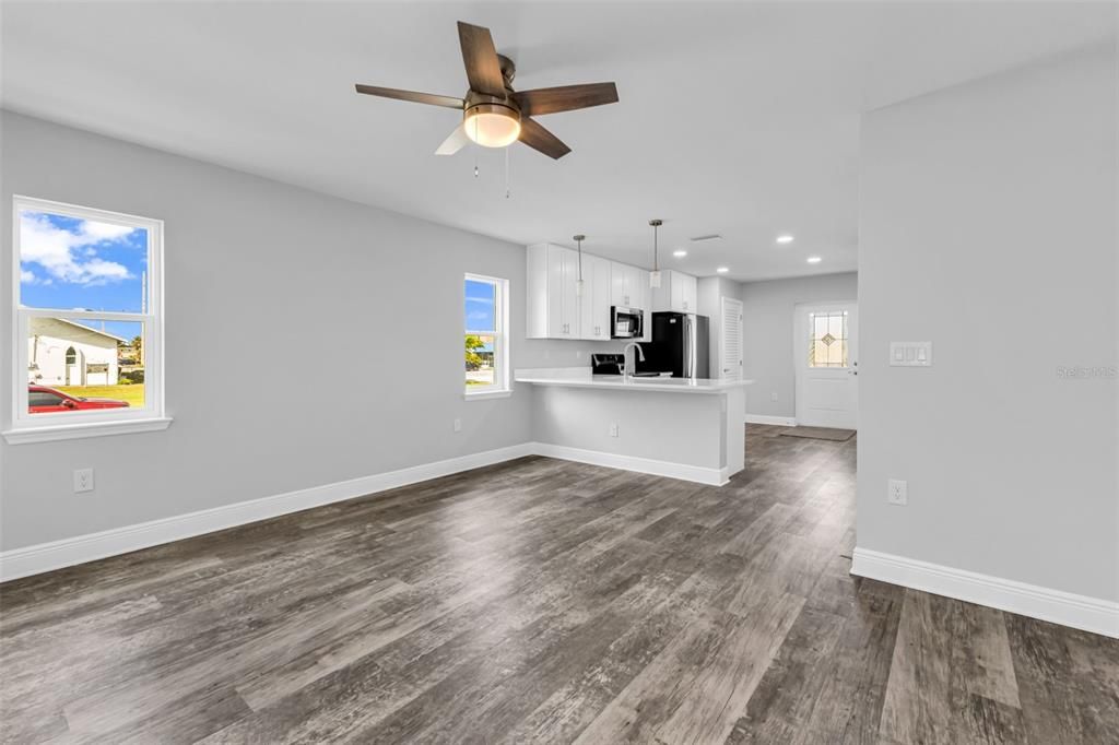 待售: $599,999 (6 贝兹, 0 浴室, 2688 平方英尺)